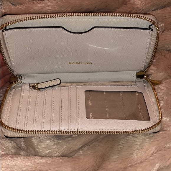 Michael Kors Wallet - Picture 2 of 3